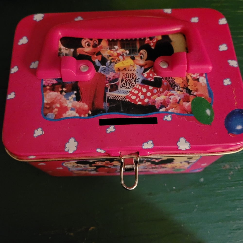 90's Mickey & Minnie metal lock box.